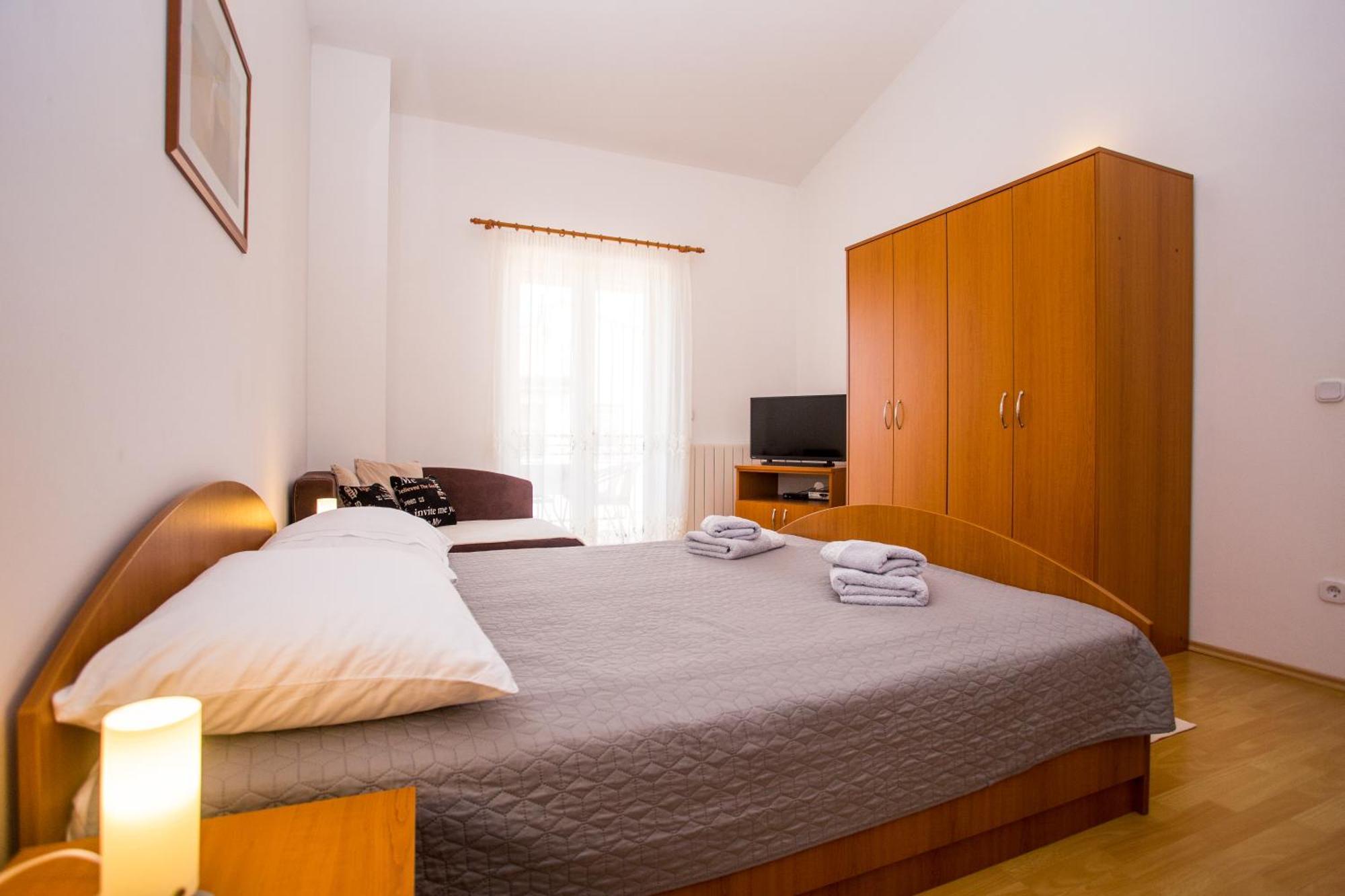 Lorena B Apartment