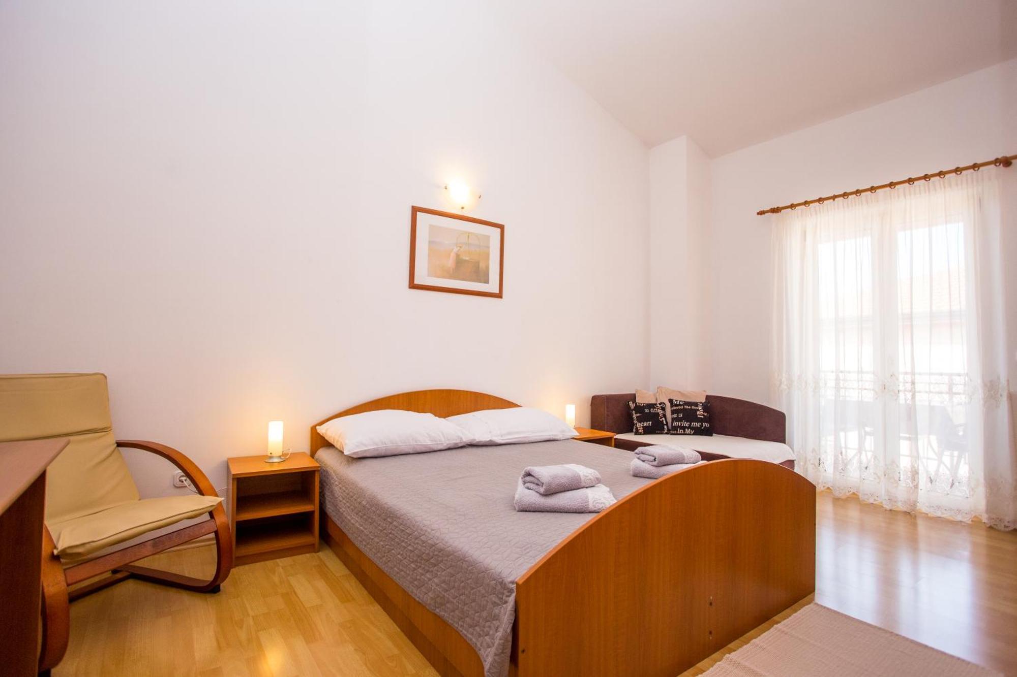 Lorena B Apartment *