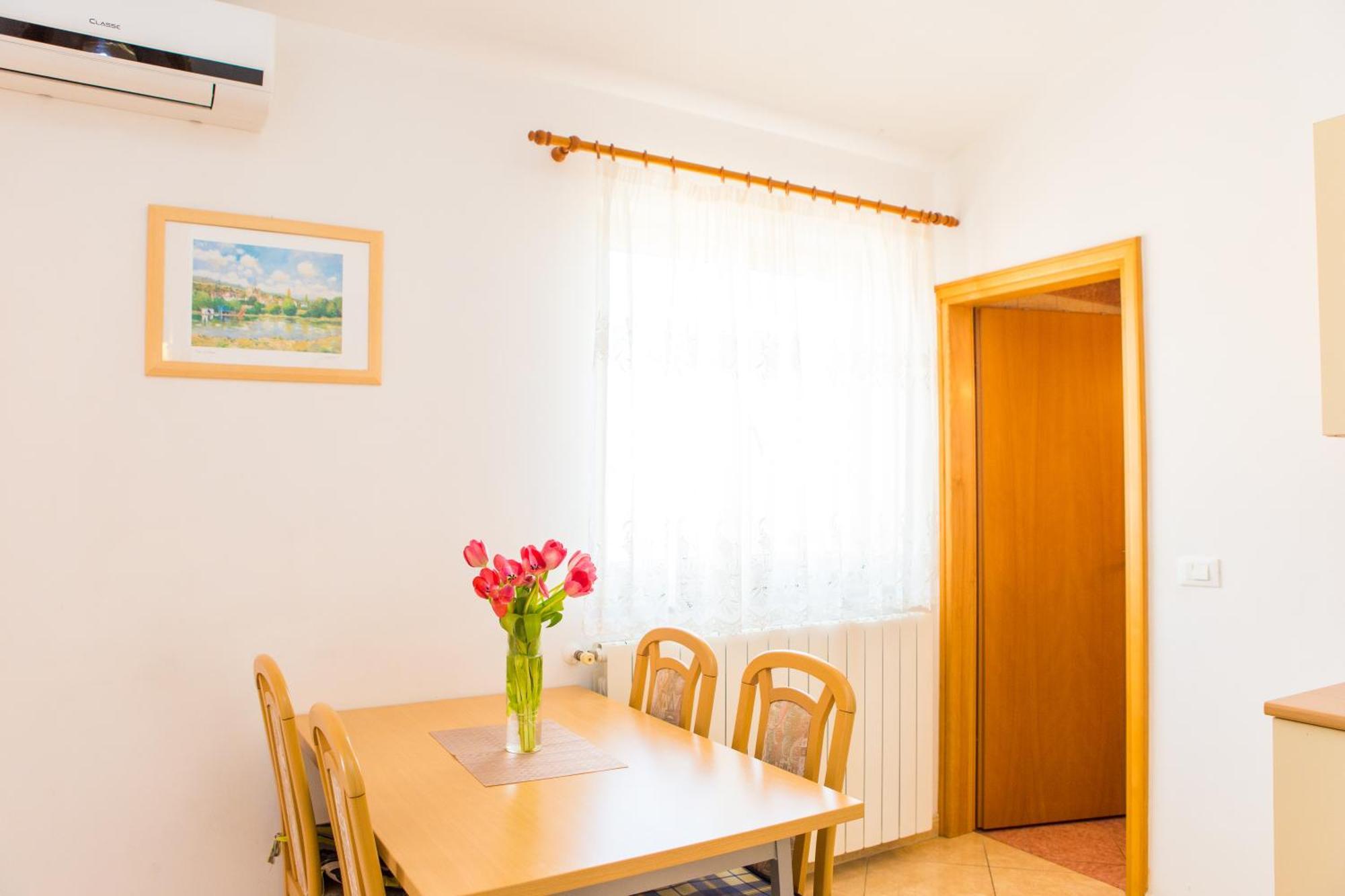 Lorena B Apartment