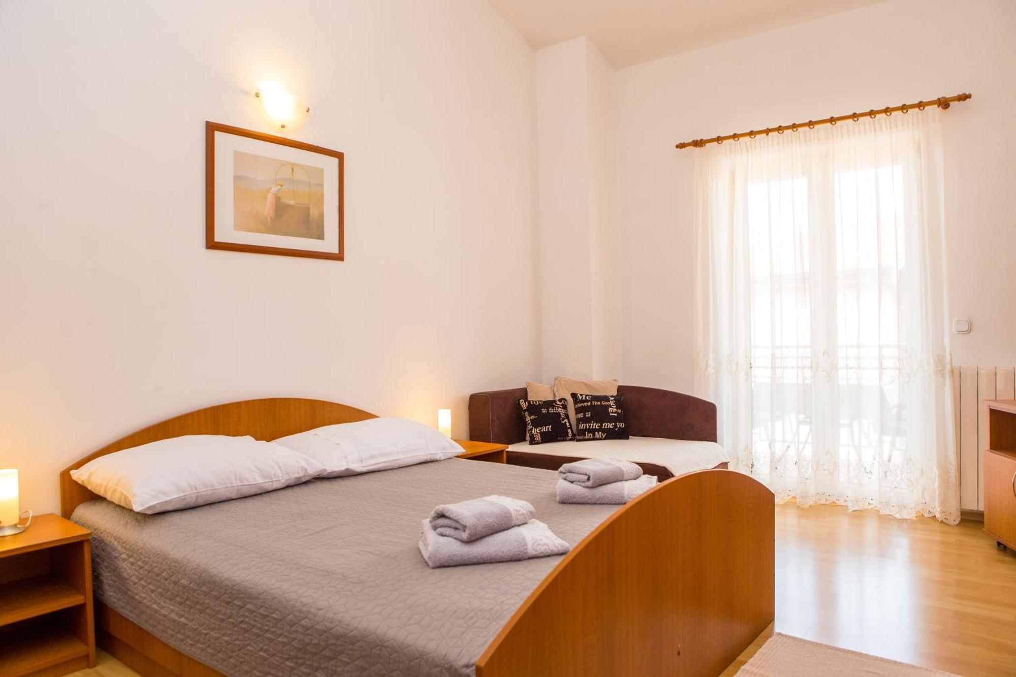 Lorena B Apartment *